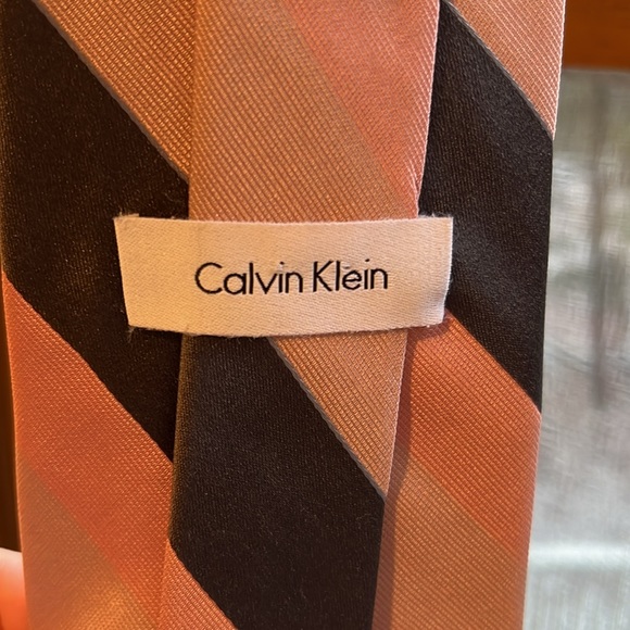 Vintage Calvin Klein Tie 100% Silk Like New - Picture 3 of 6
